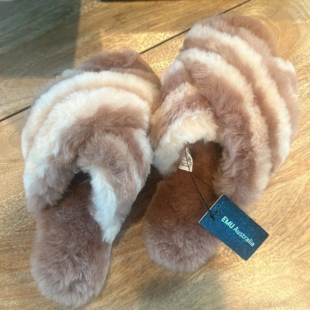 New in Box Emu Australia Slipper - Picture 2 of 3